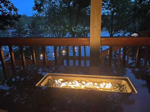 Lakeside Dreaming! 2b-2b, Sleeps 6, Lake of the Ozarks.
