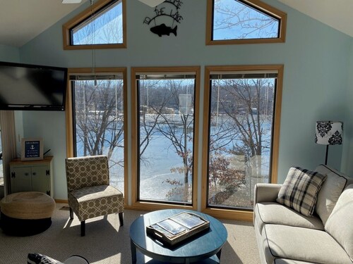 Lakeside Dreaming! 2b-2b, Sleeps 6, Lake of the Ozarks.