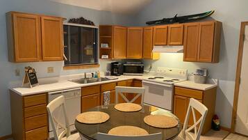 Coffee/tea maker, fridge, microwave, oven