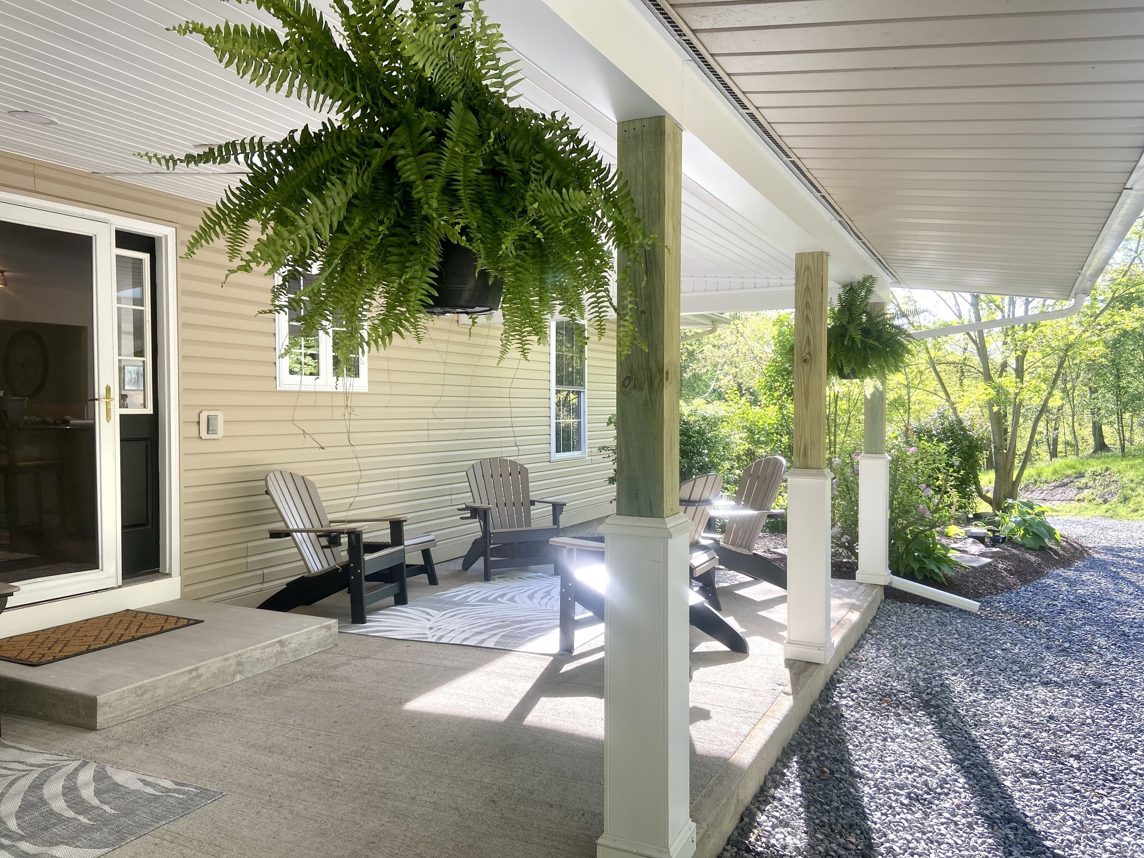 < 20 minutes from Bucknell. 4 minutes from Routes I-80 & 180.