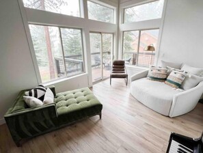 TV, fireplace, computer monitors, printers - NEW Sierra Escape Remodeled Home + HOT TUB (Truckee)