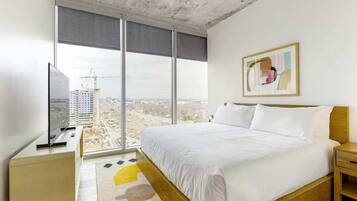 Luxury Condo, 1 King Bed with Sofa bed, City View | 2 bedrooms, laptop workspace, iron/ironing board, free WiFi