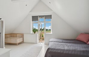 4 bedrooms, travel crib, free WiFi - 4 bedroom nice home in Nyborg (Nyborg)