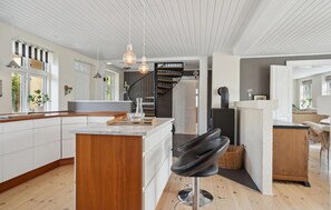 Interior - 4 bedroom nice home in Nyborg (Nyborg)