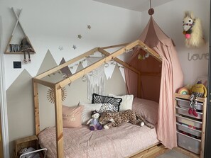 5 slaapkamers, een strijkplank/strijkijzer, wifi, beddengoed