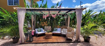 Villa on the Rock ~ Luxury vacation rental near beach with Roof top lounge area