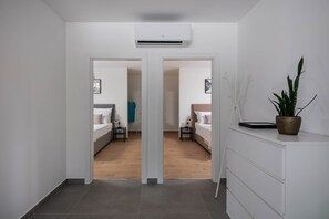 2 Schlafzimmer, Schreibtisch, Bügeleisen/Bügelbrett, Reisekinderbett