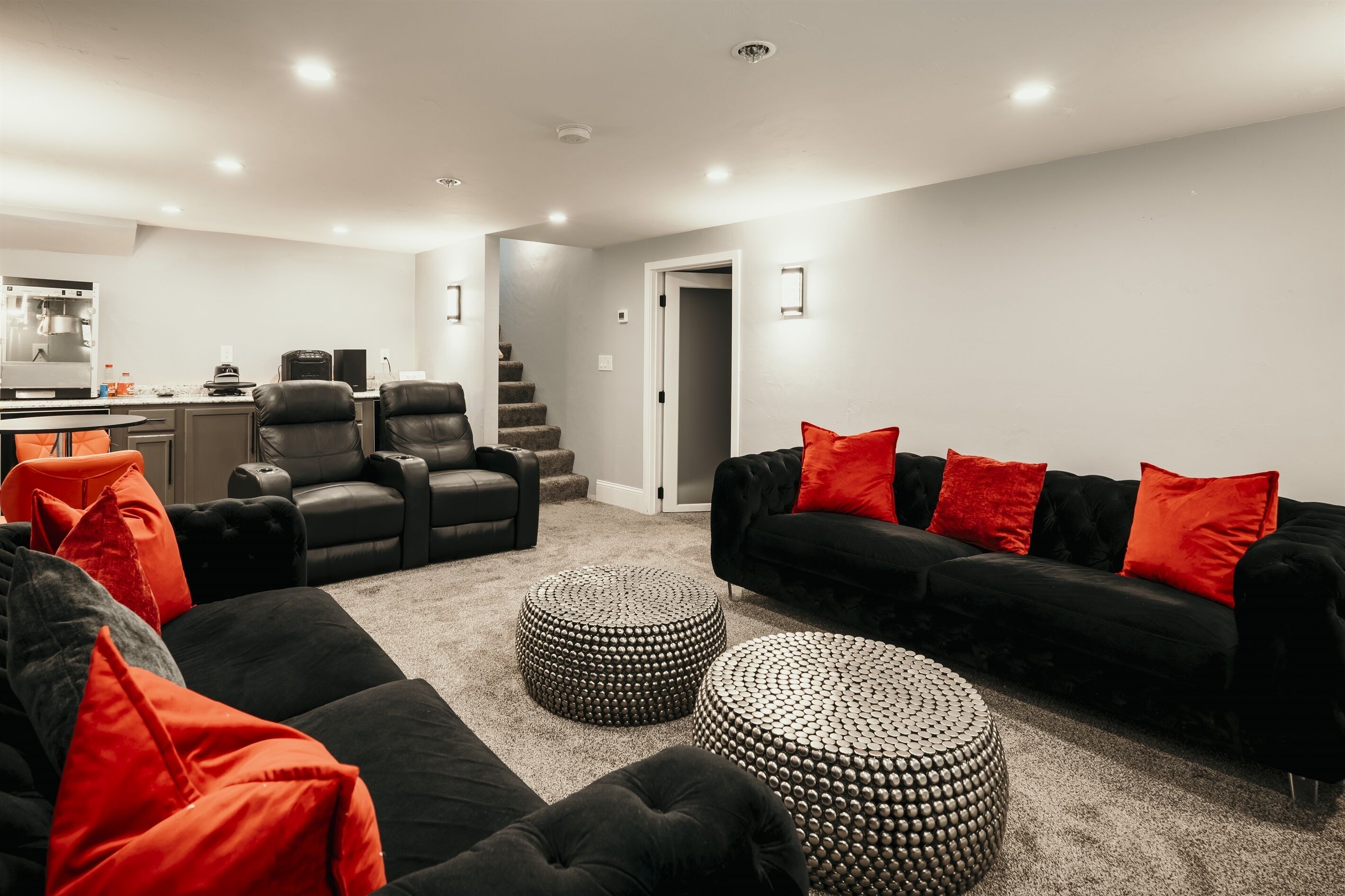 TV connectée, cheminée, jeux vidéo, livres