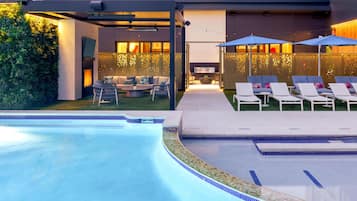 Seasonal outdoor pool, pool cabanas (surcharge), pool umbrellas