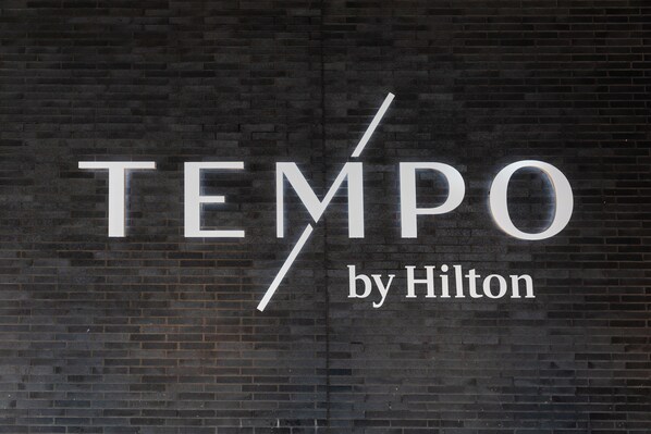 Front of property - Tempo By Hilton Nashville Downtown (Nashville)