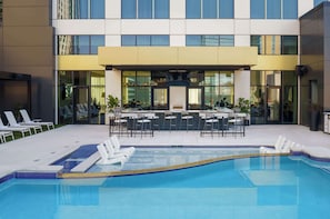 Seasonal outdoor pool, cabanas (surcharge), pool umbrellas - Tempo By Hilton Nashville Downtown (Nashville)