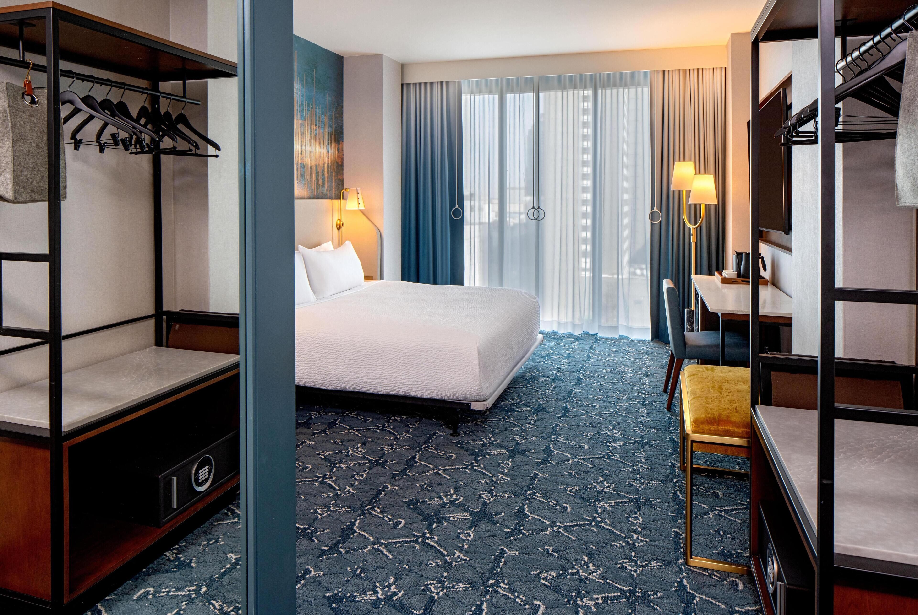 Room, 1 King Bed (Roll-In Shower)