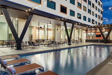 Outdoor pool. Hampton By Hilton Guanacaste Airport
