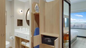 Doccia, soffione a pioggia, asciugacapelli, asciugamani