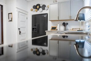 Fridge, microwave, oven, stovetop - The Victorian Inn- New Listing! (Oak Hill)