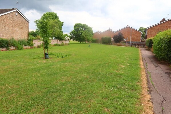 المنطقة المحيطة بالمنشأة