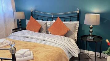 5 bedrooms, iron/ironing board, free WiFi, bed sheets
