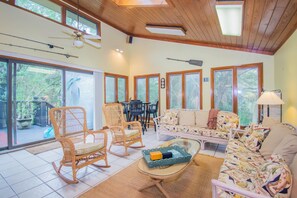 House, Multiple Beds, Kitchen, Beach View | Living area