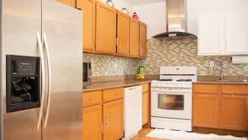 Fridge, microwave, oven, dishwasher