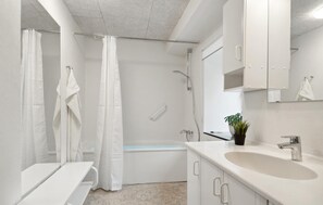 Shower - Cozy home in Brovst with kitchen (Brovst)