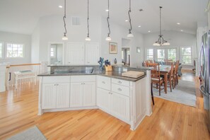 House, Multiple Beds, Kitchen, Beach View | Private kitchen | Fridge, microwave, oven, stovetop - 68 Davis Love (Fripp Island)