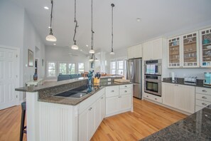 House, Multiple Beds, Kitchen, Beach View | Private kitchen | Fridge, microwave, oven, stovetop - 68 Davis Love (Fripp Island)