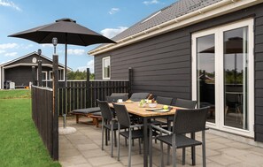 تناول الطعام بالخارج