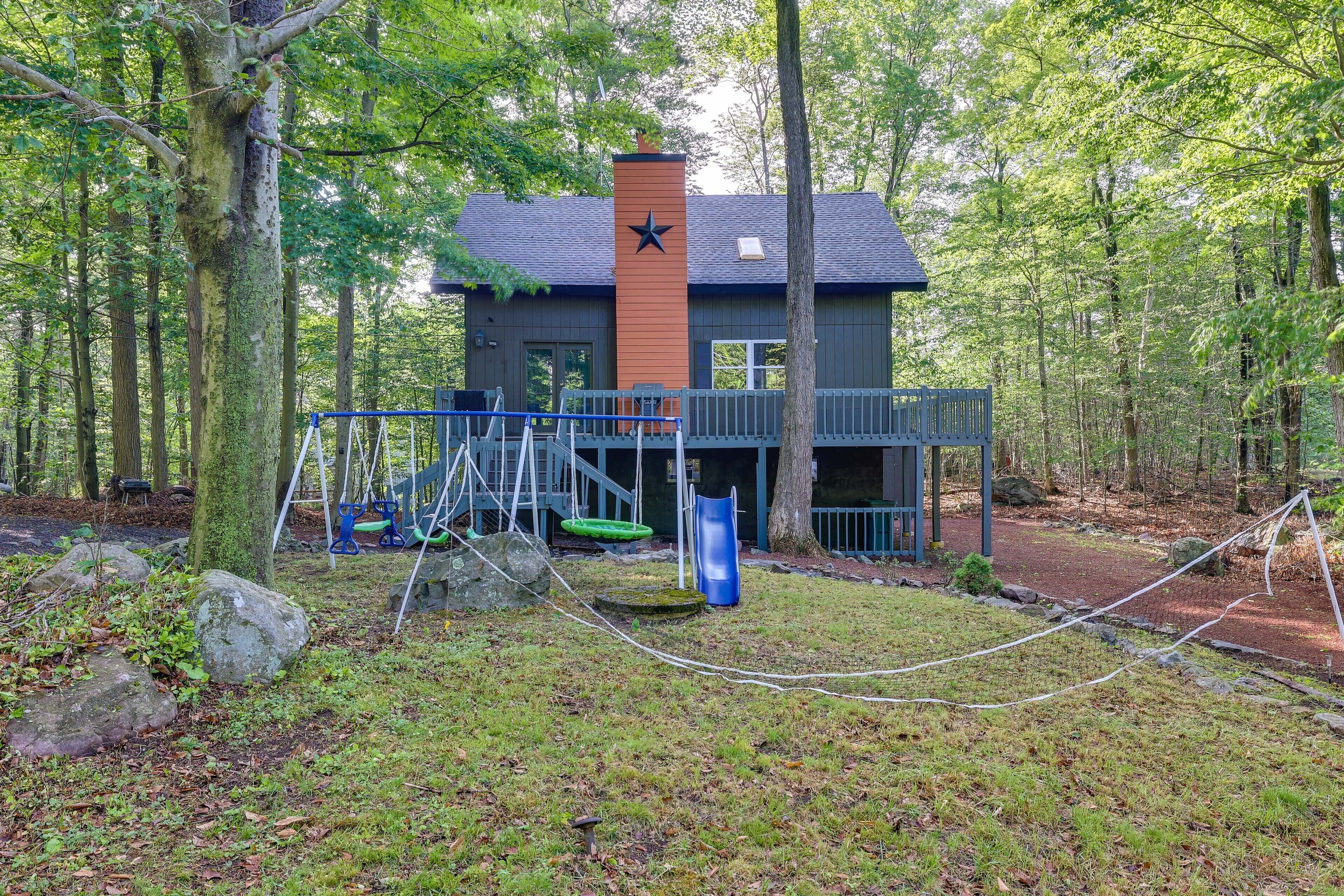 Pet-Friendly Tobyhanna Retreat w/ Deck & Playset!
