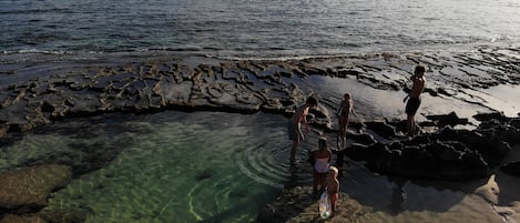 Beach nearby, sun-loungers, beach towels