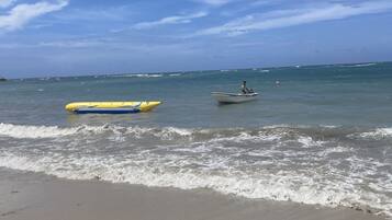 Am Strand, Liegestühle, Strandtücher