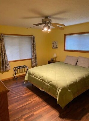 2 Schlafzimmer, Reisekinderbett, kostenloses WLAN, Bettwäsche