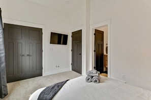 3 Schlafzimmer, Schreibtisch, Bügeleisen/Bügelbrett, WLAN