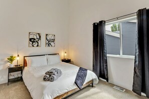 3 bedrooms, desk, iron/ironing board, WiFi