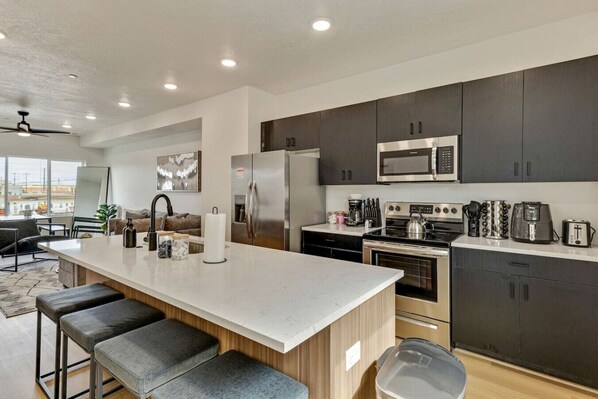 Fridge, microwave, oven, stovetop