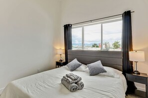 3 habitaciones, escritorio, tabla de planchar con plancha y wifi 