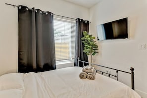 3 bedrooms, desk, iron/ironing board, WiFi