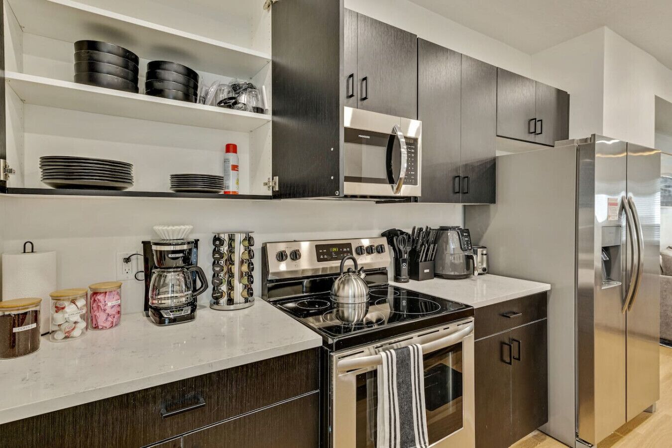 冰箱、微波炉、烤箱、炉灶