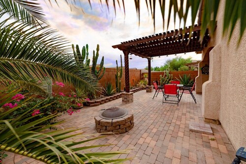 Splendid Home/ Gated community/ Pool/ Hot Tub/Park