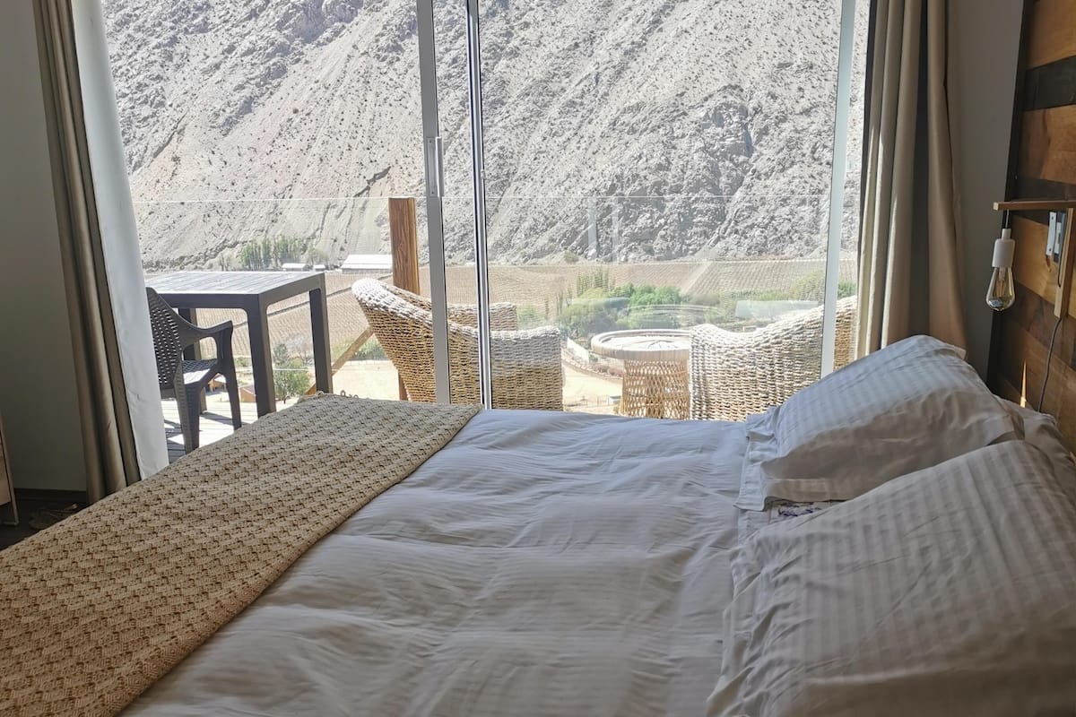 Standard Room, Multiple Beds, Mountain View