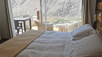 Premium bedding, down duvets, minibar