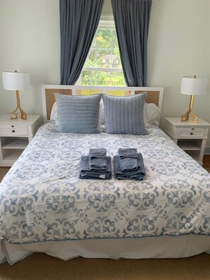 3 bedrooms, in-room safe, desk, free WiFi - Cozy Cottage in Historic Willowbank (Georgetown)