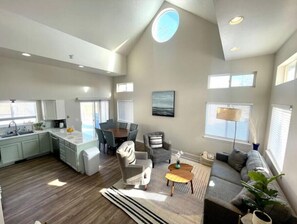 Smart TV - Family-Friendly 4BR + Loft - Sleeps 10 in Town! (Pocatello)