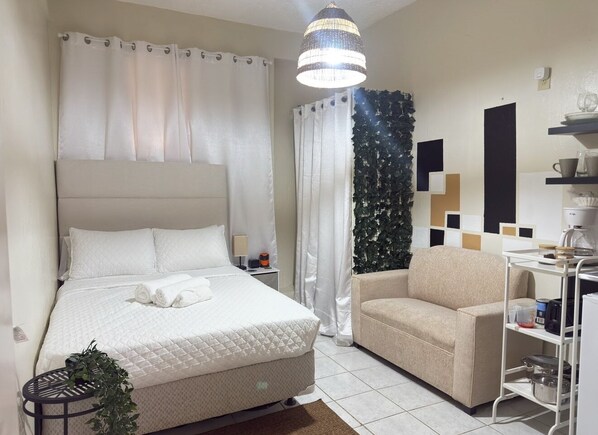 2 bedrooms, iron/ironing board, WiFi, bed sheets