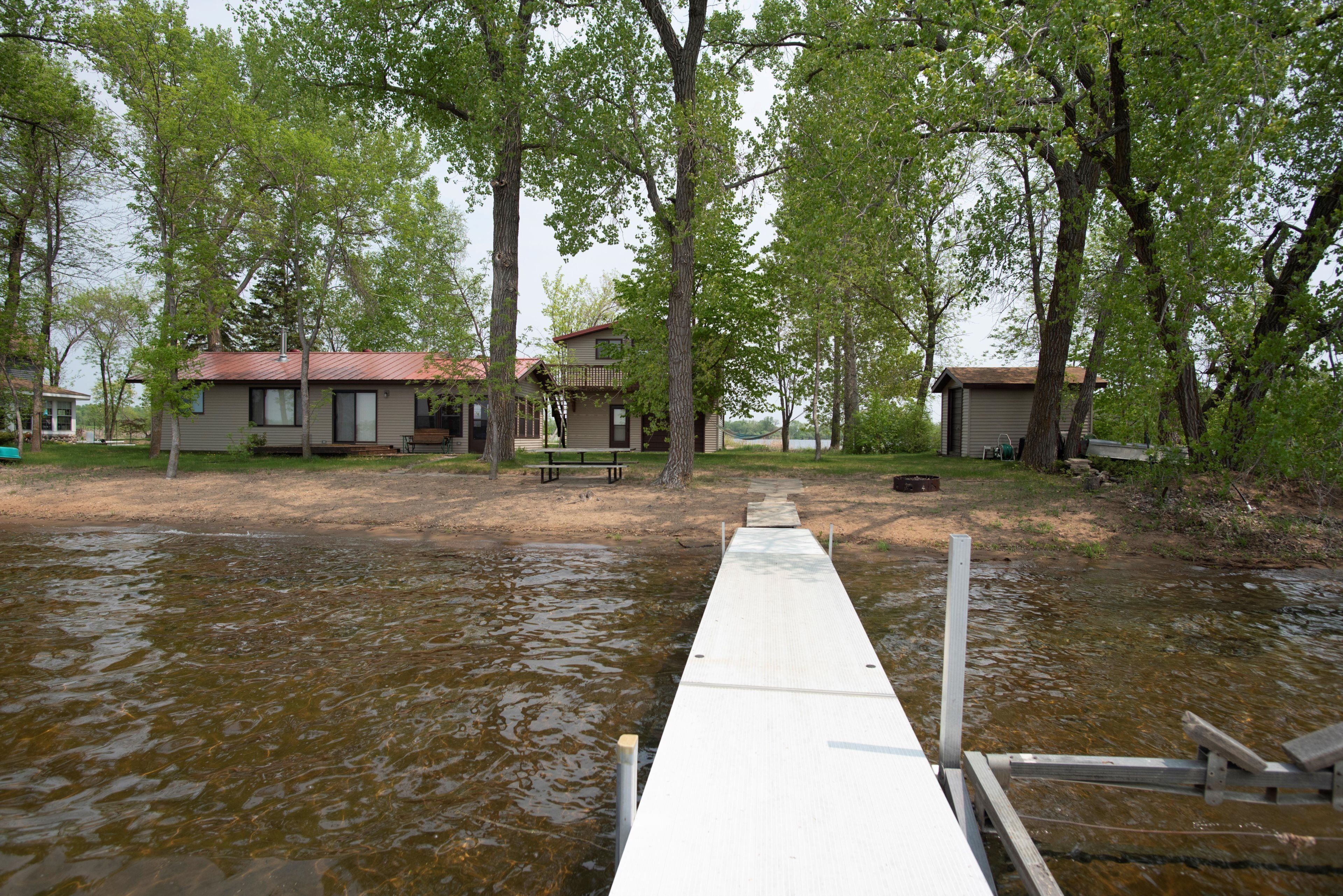 Big McDonald Cabin with Guest House