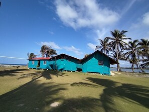 1 bedroom, bed sheets - Dolphin Lodge (Panama City)