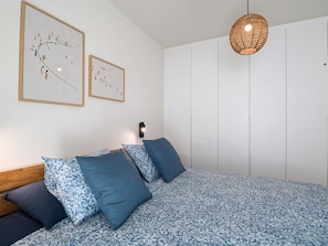 2 habitaciones, tabla de planchar con plancha, wifi y ropa de cama 