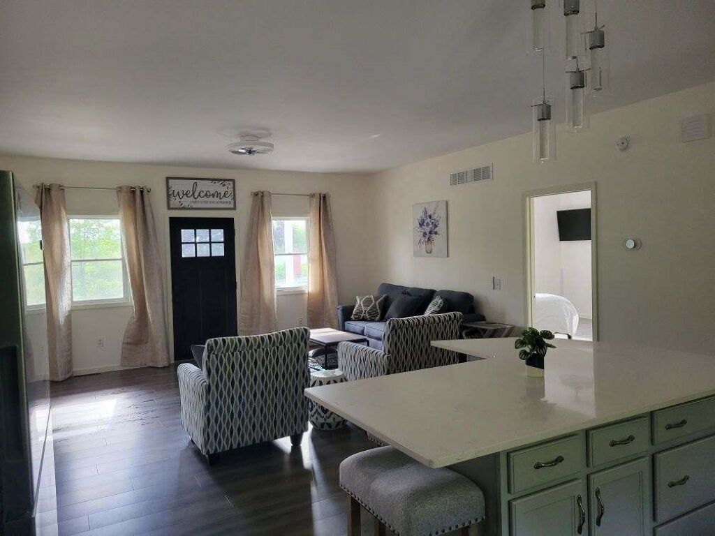 TV connectée, baby-foot, livres