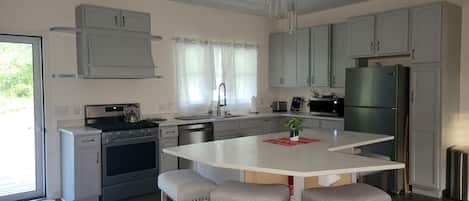 Refrigerador, microondas, horno, placa de cocina