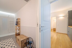 Interior - Genoa Fourth Spacious Appt x7 with Patio and Pool (Genova)