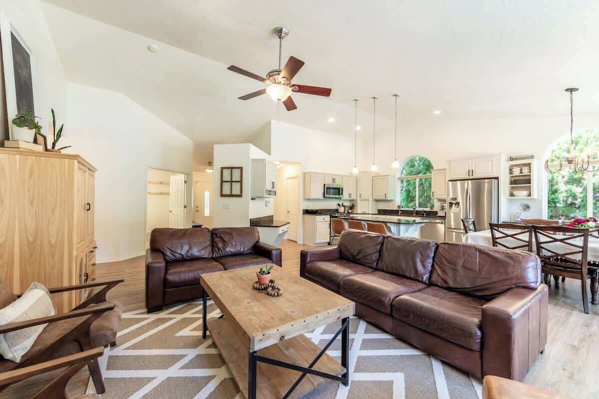 Smart TV, fireplace, offices